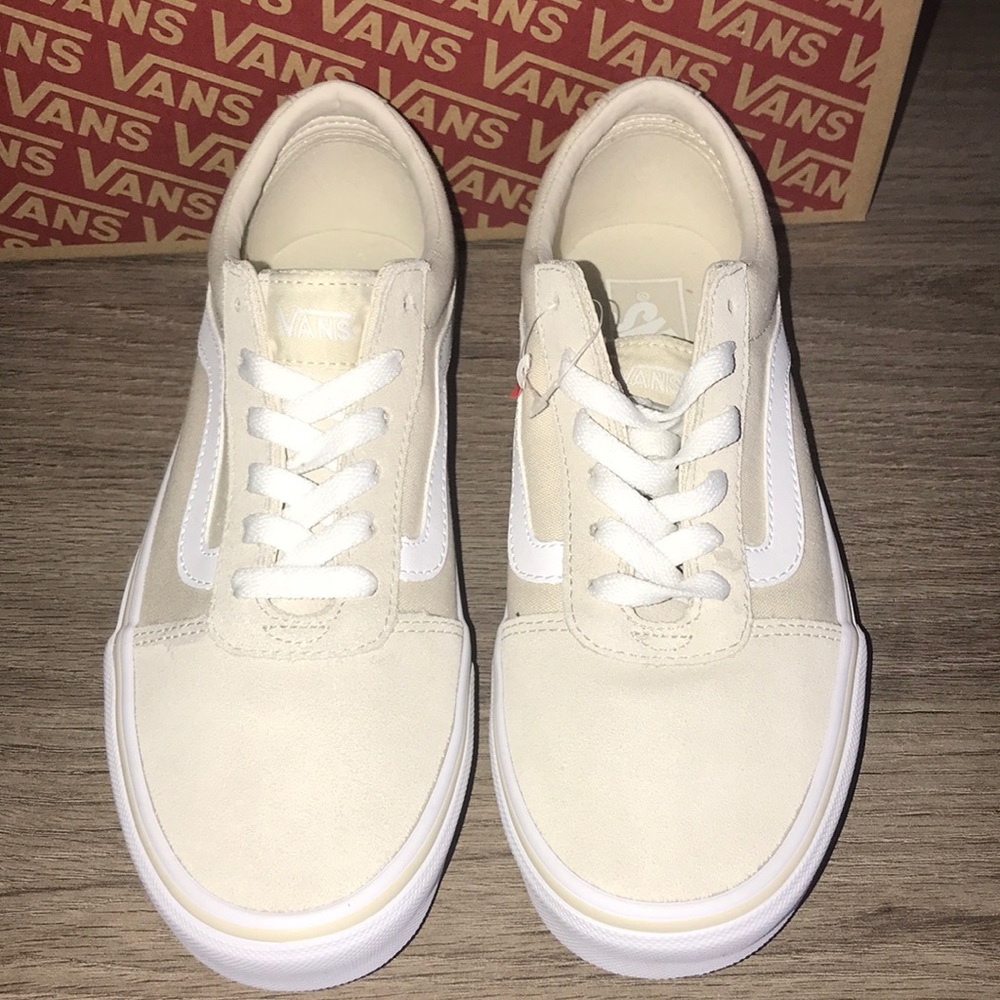 Ward (Canvas/Sued) Birch/White VANS 😁